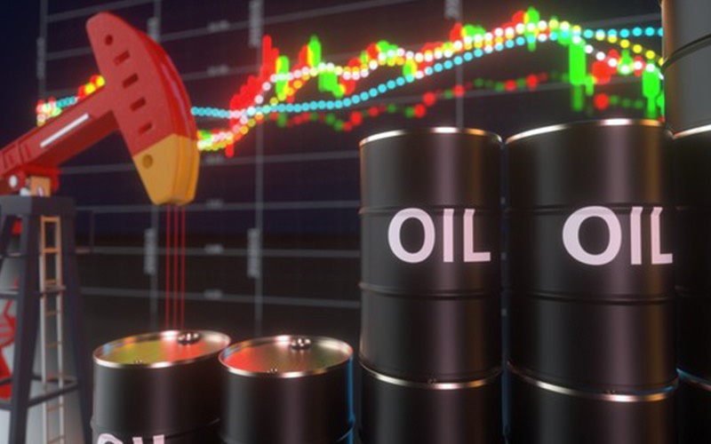 原油交易提醒：地緣緊張推升短期油價，EIA下調中期前景下美原油進入分歧階段